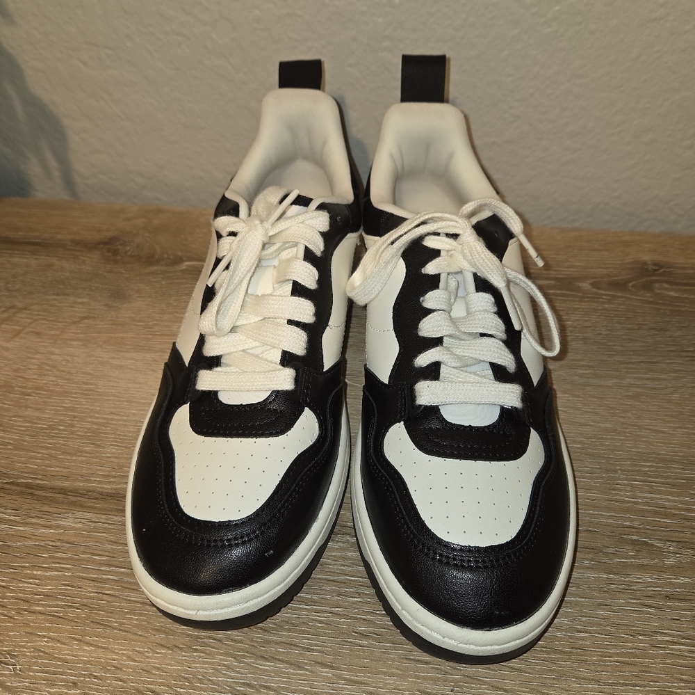 NWT Wild Fable Black and White Sneakers